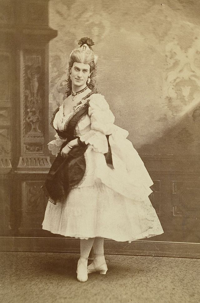 Photo in black dress / (date unknown) / from Harvard Theatre Collection /