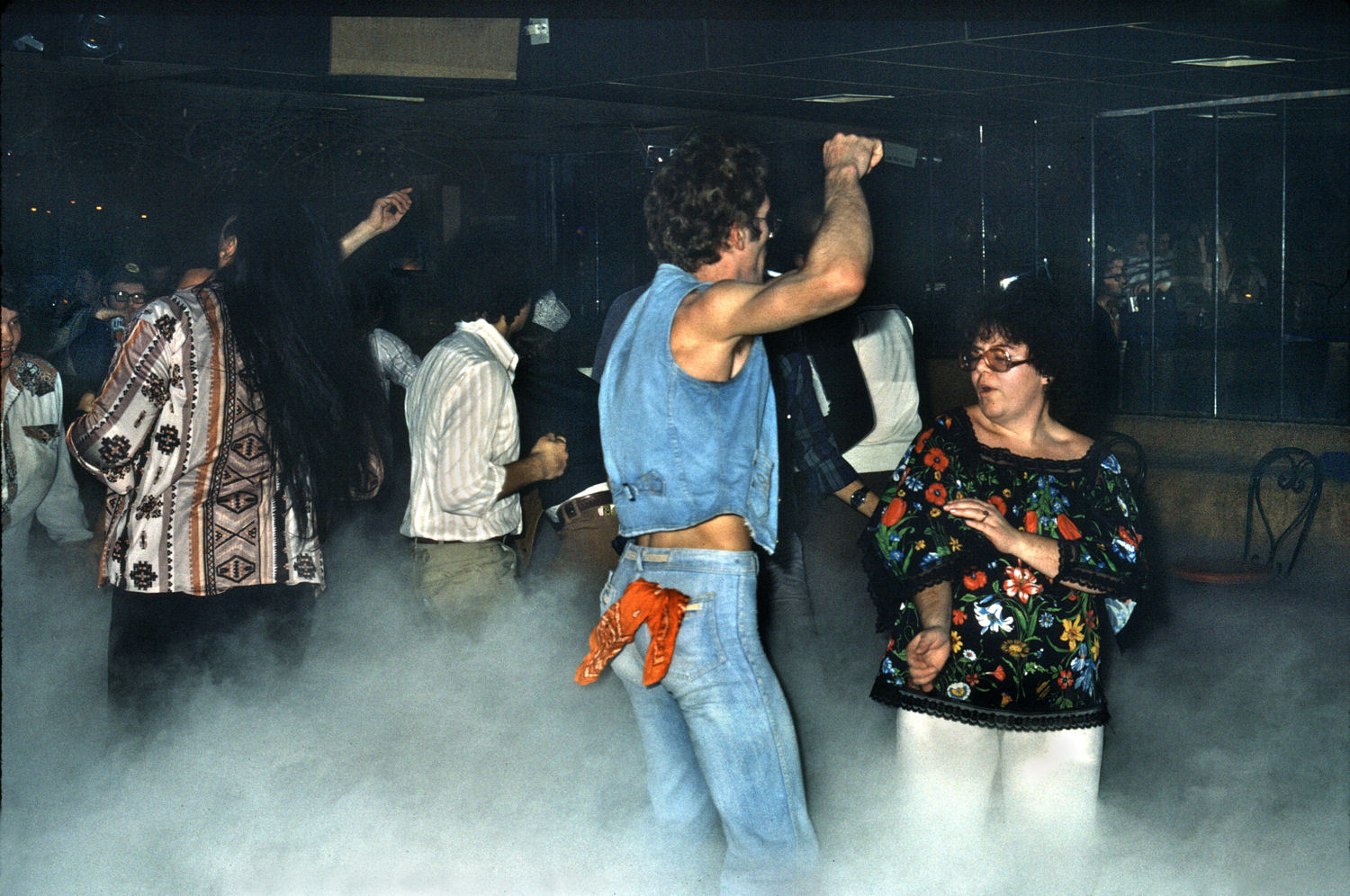 Neil Pollock giving sales pitch at a Tupperware party at Manhole (circa 1979) / (Photos courtesy Mark 'Za' Mariucci) / /